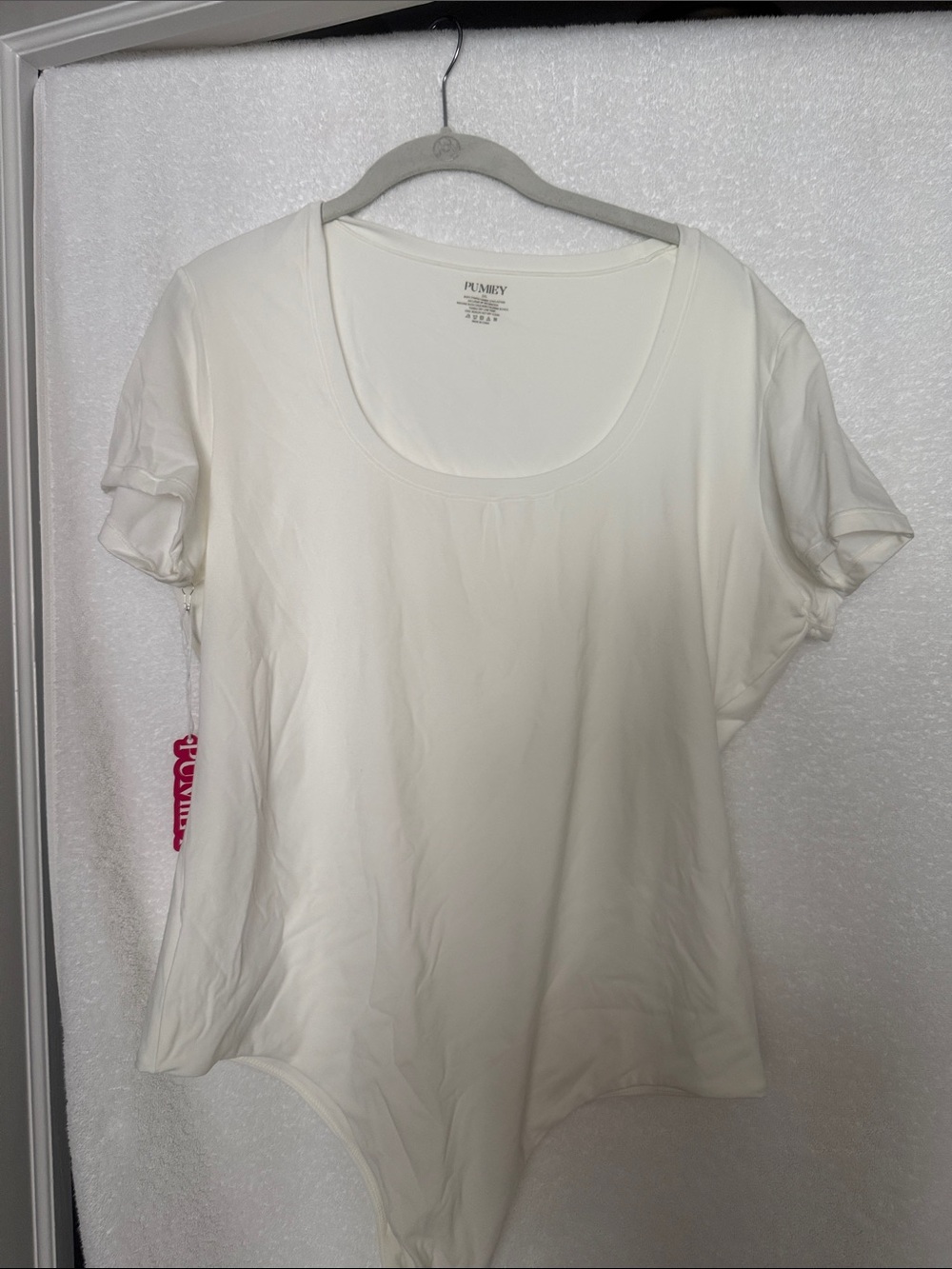 Pulmber Scoop Neck Cream Bodysuit – Short Sleeve Smooth Fit